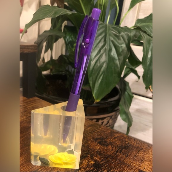 Vintage Bircraft hand poured lucite paperweight/pen holder - Picture 6 of 6